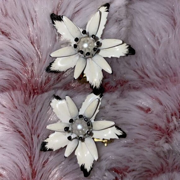 Vintage lot of 3 flower clip earring - Picture 6 of 7